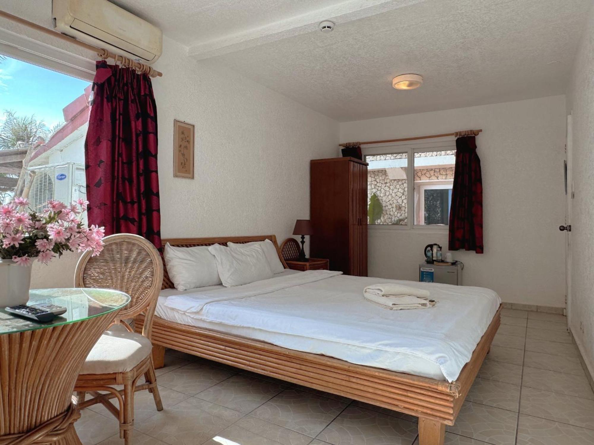 Sunset Beach Resort Moalboal Kültér fotó
